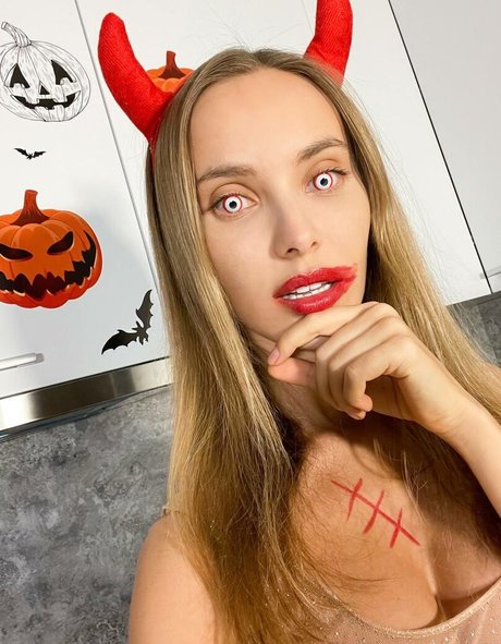 後背位オンリーファンズ 美しいヌード 写真