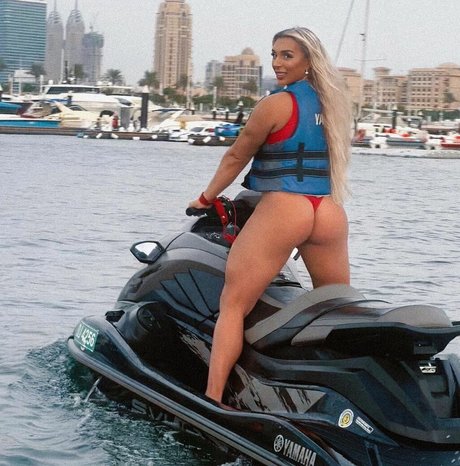 キティ・ウェット・オンリーファンズ 無料ポルノ 写真