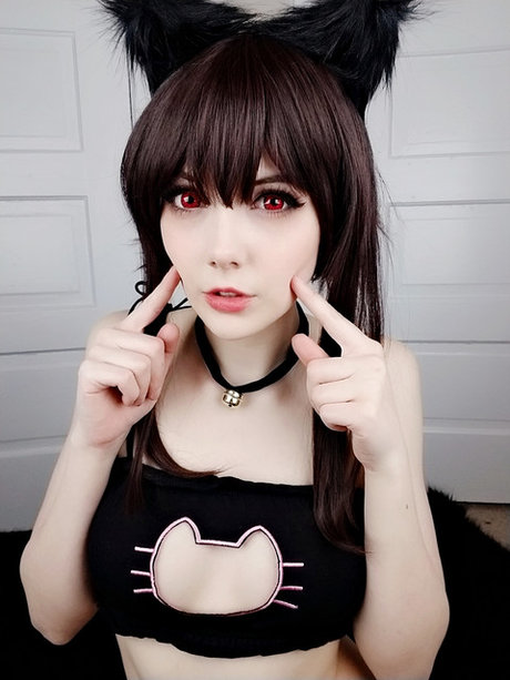 曲線美のランジェリーオンリーファンズ エロ 写真