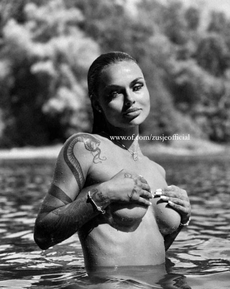 濃厚なヌードオンリーファンズ パーフェクト 写真