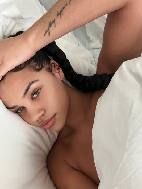 弁護士オンリーファンズ ポルノグラフィック 写真