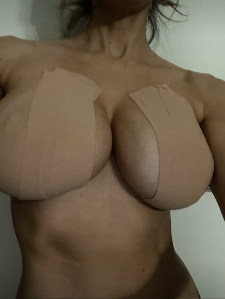 Brittany Furlan 独占ポルノスター ギャラリー