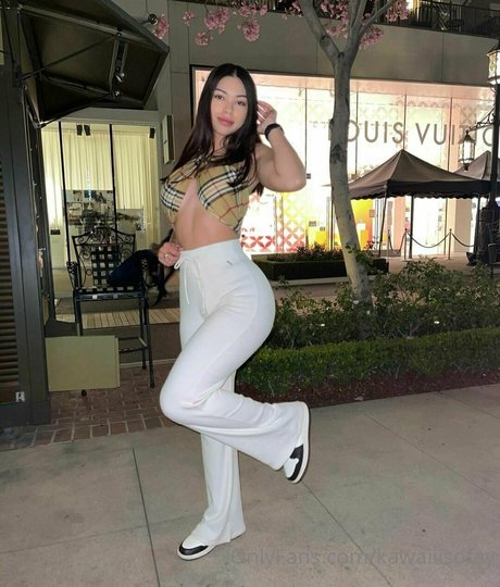 シャワー3P オンリーファンズ セクシー裸 画像