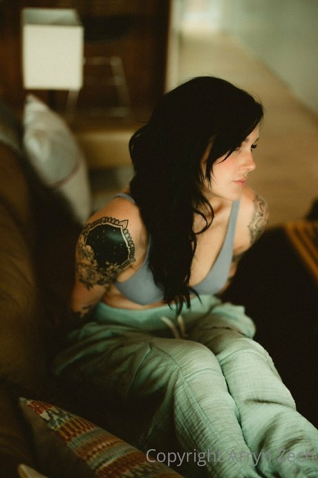 Arryn Zech ポルノスター ヌード ギャラリー