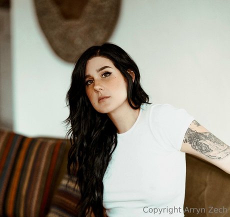 Arryn Zech 最高のモデル 写真