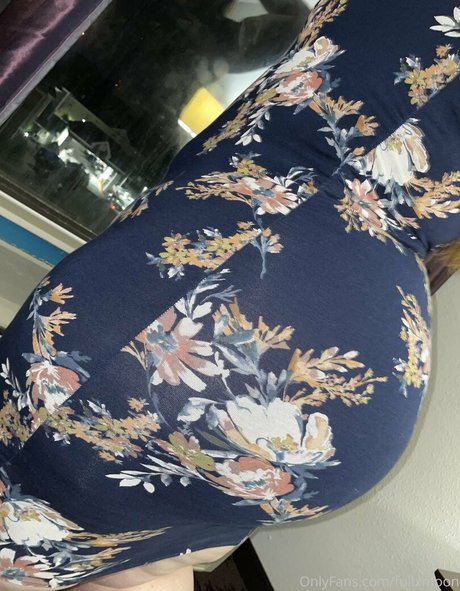 fullxmoon ポルノ女優 写真