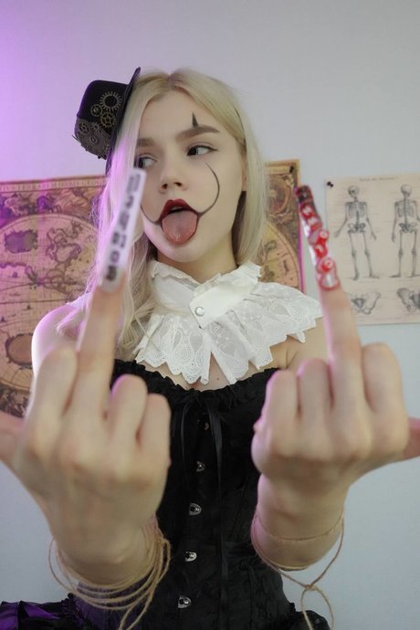 タトゥーオンリーファン ホットセクシー 写真