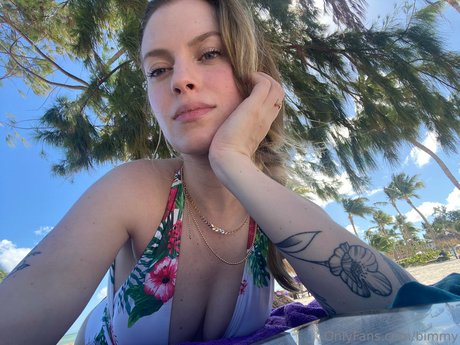 曲線美のxxx オンリーファンズ ヌード 写真