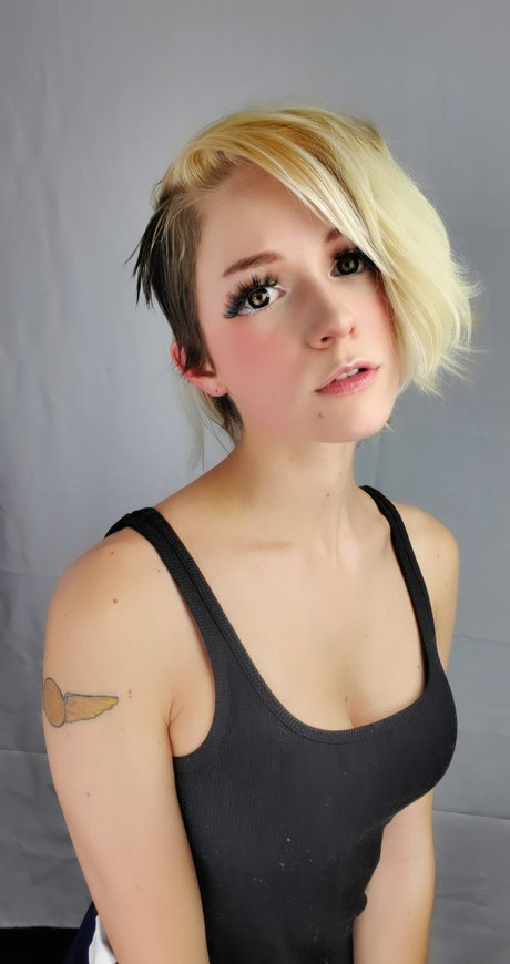 妊娠中のオンリーファンズ ポルノ ギャラリー