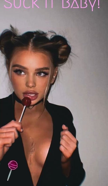 巨乳タトゥーオンリーファンズ HD 写真