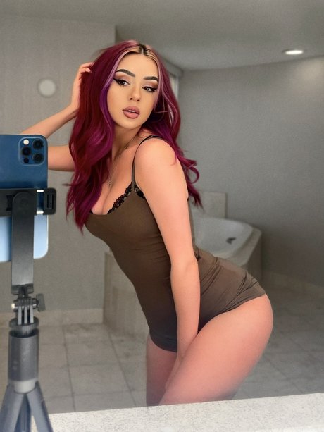 小さなおっぱいオンリーファンズ エロチック ギャラリー