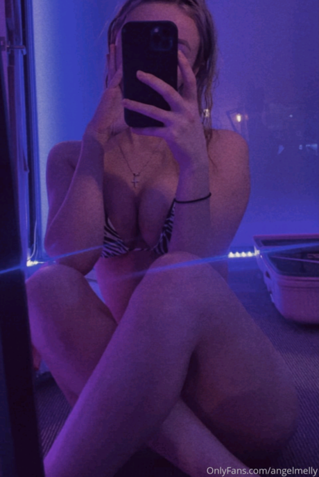 乳首 オンリーファンズ 無料xxx 画像