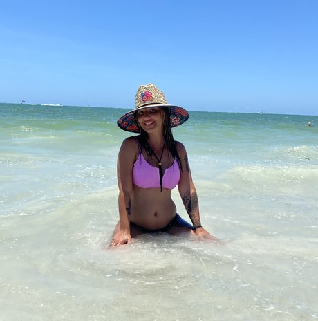 金髪の男性オンリーファンズ ホットヌード 写真