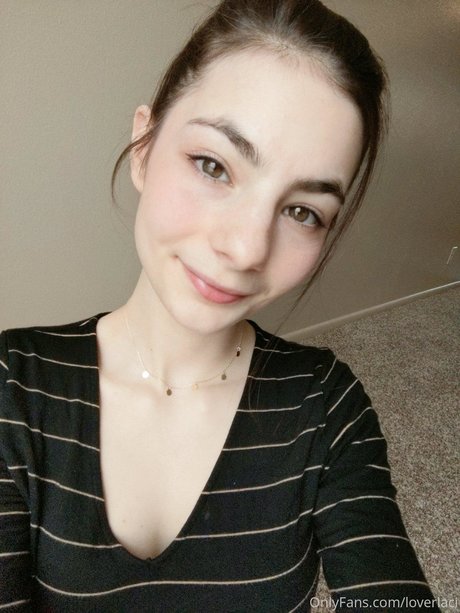 レズビアンマッサージオンリーファンズ 無料ポルノ 画像