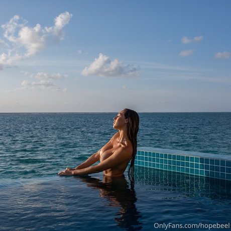 エボニートップオンリーファン アダルト 写真