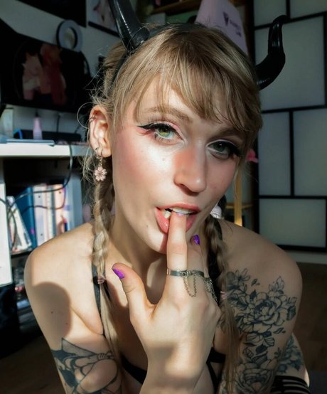 ninfuneesa ポルノ女優 写真