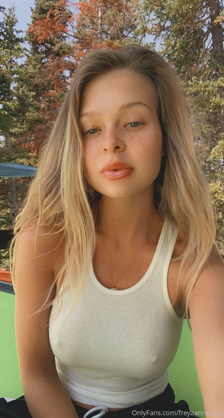 Rachel Anne Rayy 美しいモデル 画像