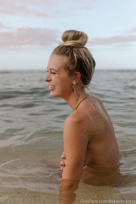 Rachel Anne Rayy アダルトモデル 写真