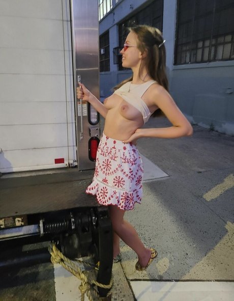 巨乳カップルオンリーファンズ 美しいヌード 写真