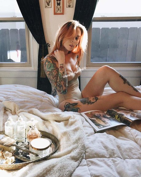 ボディビルダーヌードオンリーファンズ エロチック ギャラリー