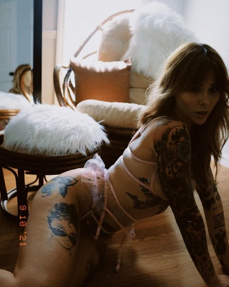 金髪の小人オンリーファンズ 裸 アーカイブ