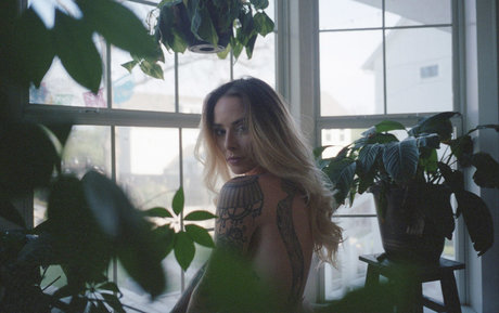 ヌード妻オンリーファンズ 無料セックス アーカイブ