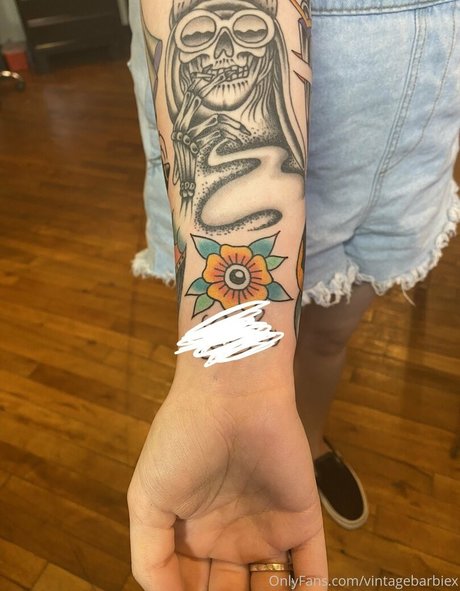 Check DMs エロティックなスター 写真