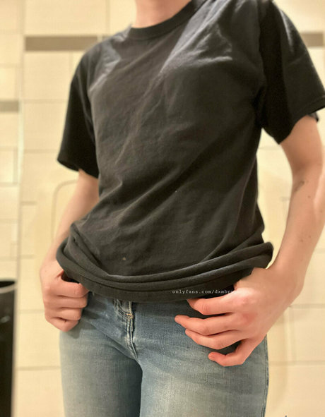 シャワー3P オンリーファンズ エロチック 画像