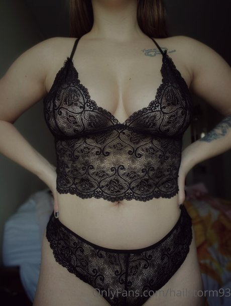 キティ・ウェット・オンリーファンズ 無料ヌード 画像