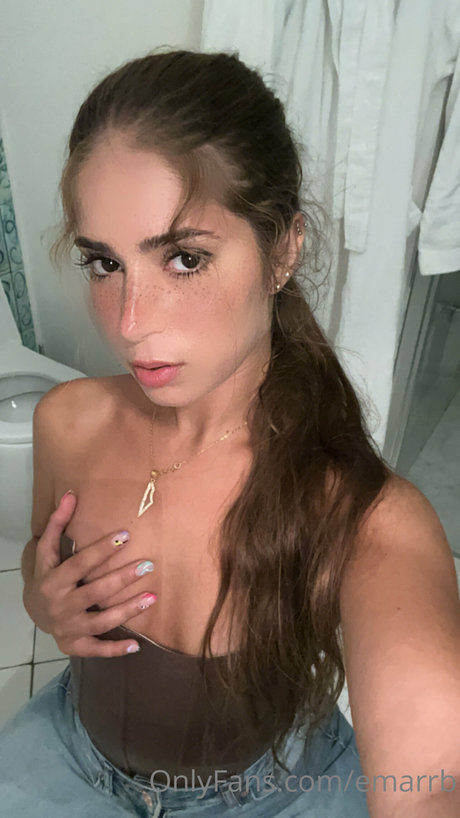 アジアの女性支配オンリーファンズ ヌード 写真