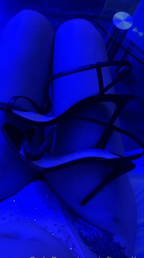 角質の女の子オンリーファンズ 無料裸 画像