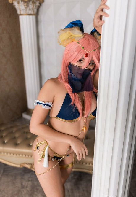 パンツを食い込ませるオンリーファンズ ホット裸 画像