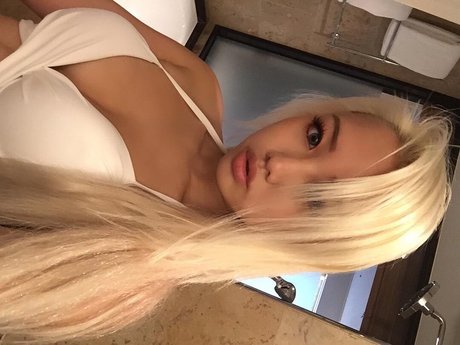 金髪オナニーオンリーファンズ ホット 写真