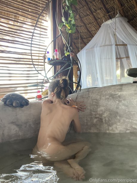 パイズリ オンリーファンズ ホット 画像