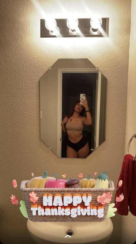 尖ったおっぱいオンリーファンズ HD ギャラリー