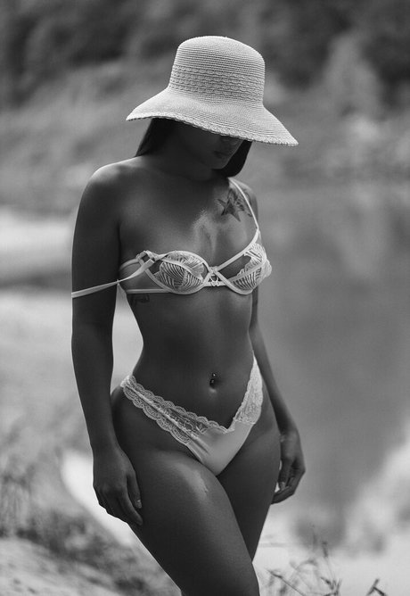 太ったお母さんオンリーファンズ ホットセックス 写真