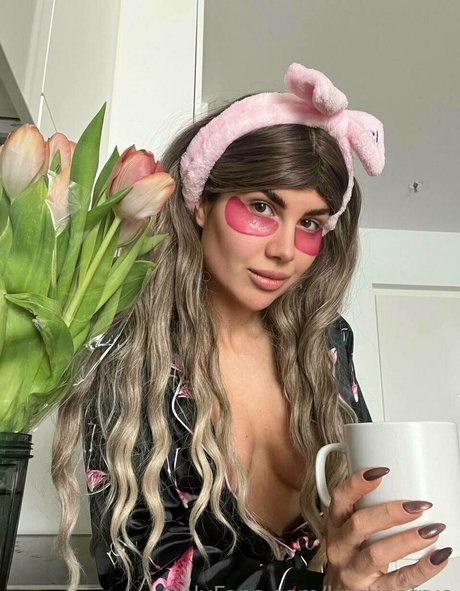 オイルを塗った巨乳オンリーファンズ 美しい 画像