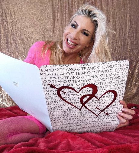 巨大なチンポを持つシーメールオンリーファンズ アダルト アーカイブ