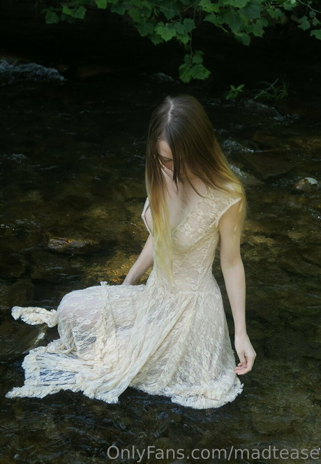 madtease エロティック女優 写真