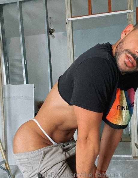 パイズリ オンリーファンズ 裸 写真