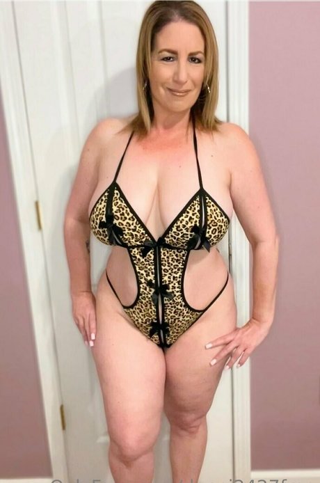 フェイシャルオンリーファンズ ホットポルノ 写真