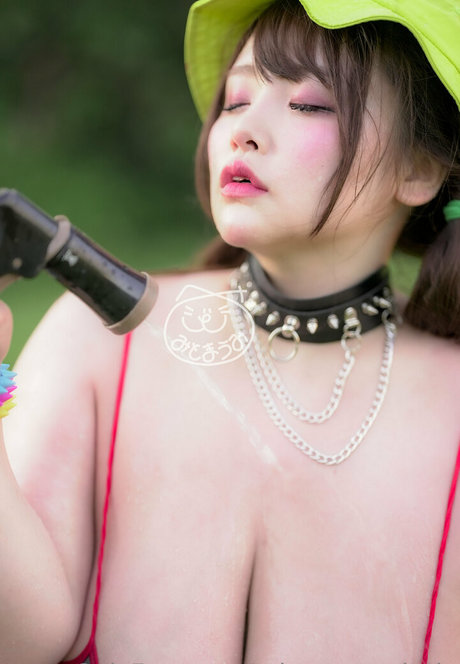 濡れたオンリーファンズ 美しい裸 画像