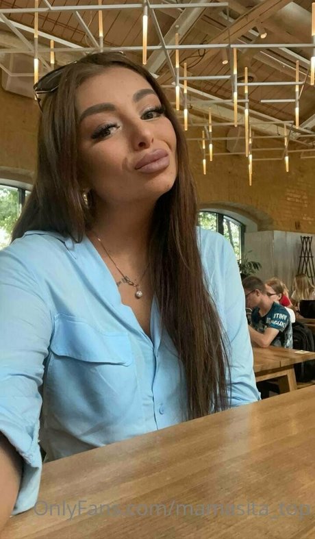 セクシーなブルネットのオンリーファンズ 無料エロ 画像