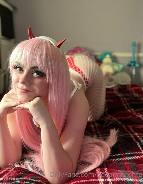 beeandbronto アダルトモデル 写真