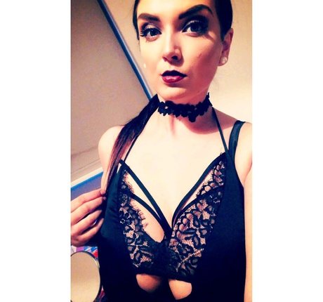 熟女オーガズムオンリーファンズ セクシーヌード 画像