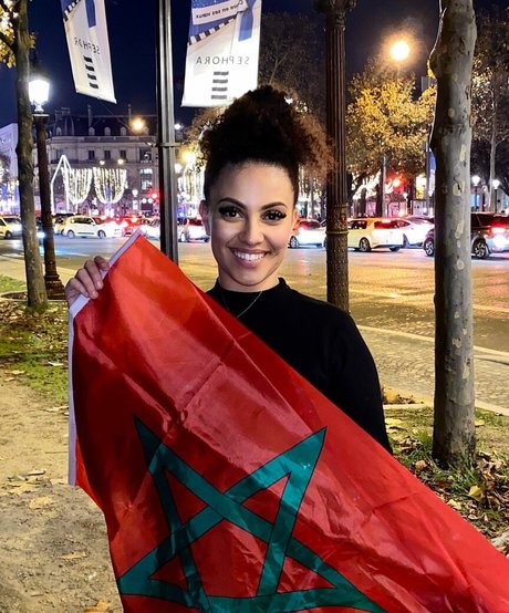 Ines Curly ポルノスター ホット 写真