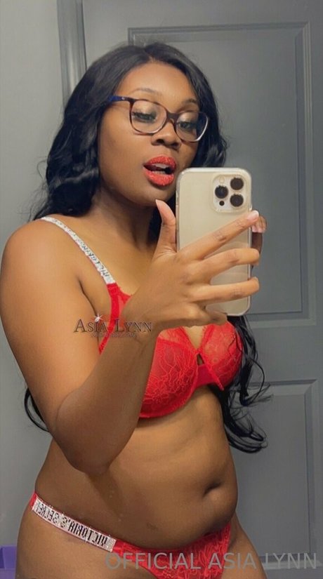 asialynnbby 裸のモデル 画像