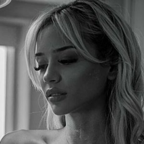 カムフィートオンリーファンズ ポルノ 写真