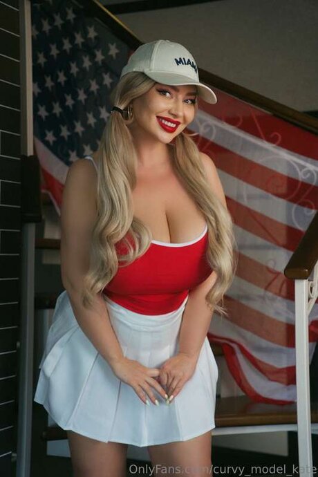 ノーパンオンリーファンズ セクシーヌード 写真