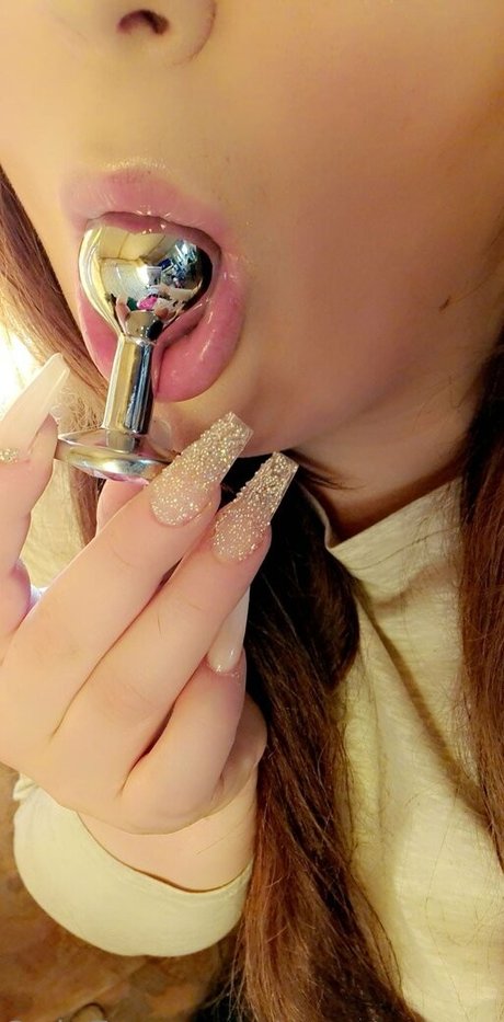 スペードのクイーン オンリーファンズ セクシー裸 画像